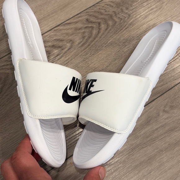 Nike White and Black Slide Men Sandals 11 - Picture 6 of 10
